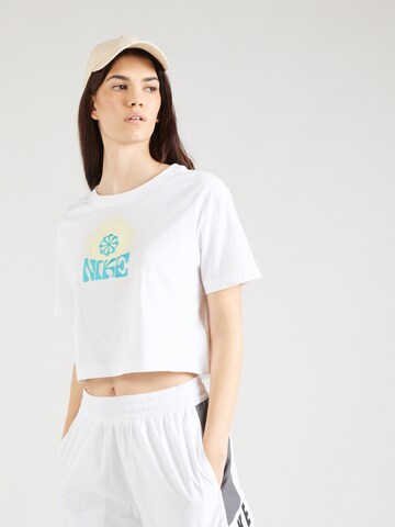 Nike Sportswear T-shirt i vit: framsida