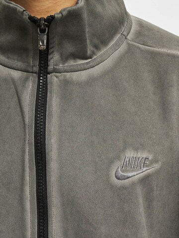 Nike Sportswear Jacke in Grau