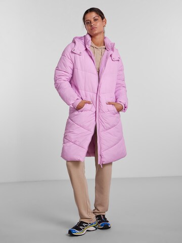 Manteau d’hiver 'Jamilla' PIECES en violet