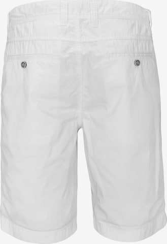 BASEFIELD Regular Shorts in Weiß
