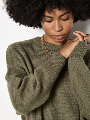 Apricot Sweater ' ' in Green