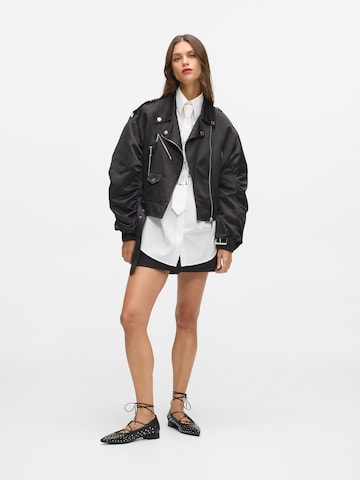 melns Karl Lagerfeld Starpsezonu jaka