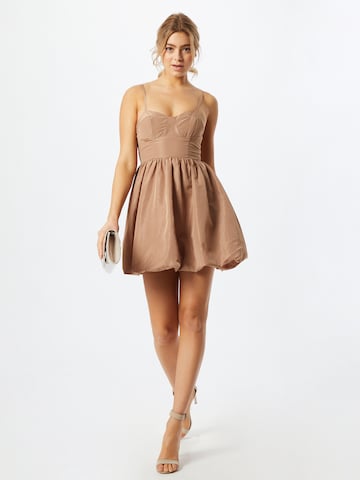 Robe Love Triangle en beige