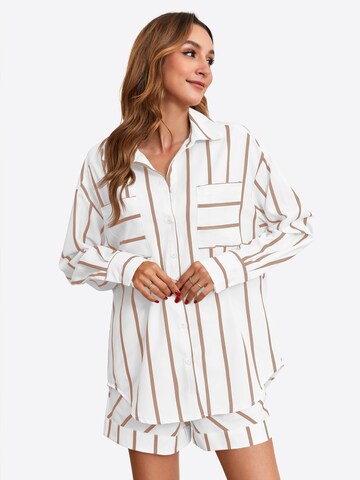 Pantaloni scurți de la Imily Bela pe verde: față