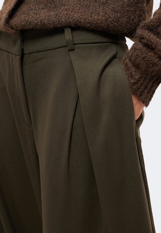 Barrel Pantaloni cutați 'Chica Henrika' de la MSCH COPENHAGEN pe verde