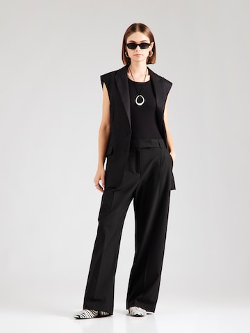 s.Oliver BLACK LABEL - Pierna ancha Pantalón plisado en negro