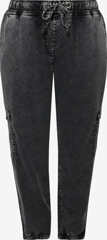 Angel of Style Tapered Cargo Jeans in Black: front