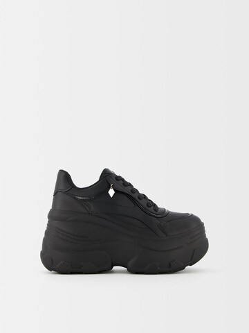 Sneaker alta di Bershka in nero