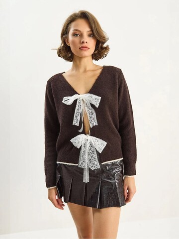 Giacchetta di Bianco Lucci in marrone: frontale