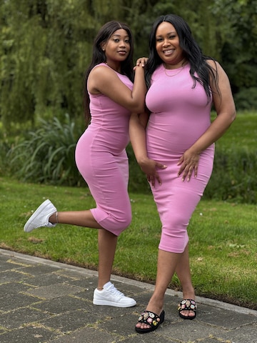 Mowi Fit Dress in Pink