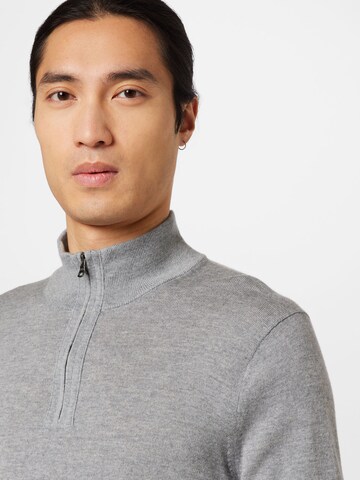 Banana Republic Sweater in Grey