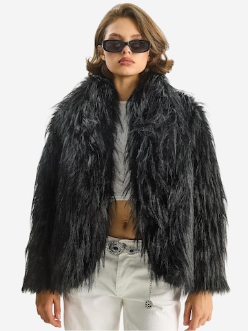 Bianco Lucci Tussenmantel in Zwart: voorkant