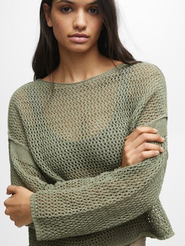 Pulover de la Pull&Bear pe verde