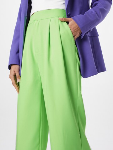 STEVE MADDEN Wide leg Pleat-front trousers 'ISABELLA' in Green