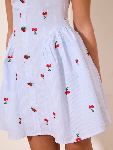Robe Lipsy en bleu