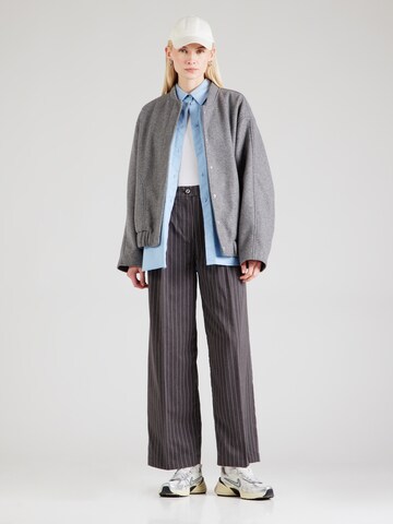 Wide Leg Pantalon à pince Monki en gris