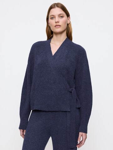 TRIUMPH - Cárdigan ' Amourette Cozy ' en azul: frente