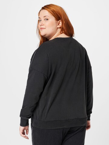 ONLY Carmakoma Sweatshirt in Black