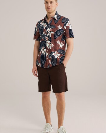 WE Fashion Regular Fit Paita värissä punainen