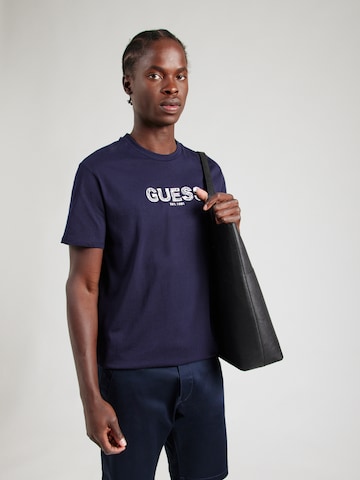 GUESS Μπλουζάκι σε μπλε: μπροστά