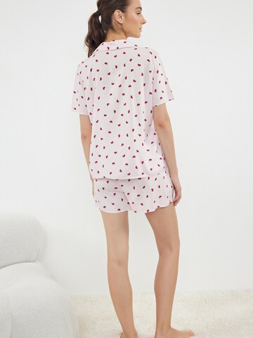 Trendyol Шорти в розово