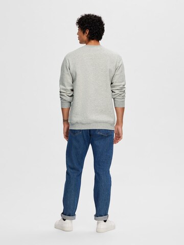 SELECTED HOMMESweater majica 'HANKIE' - siva boja