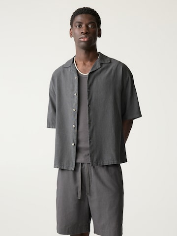 Pull&Bear Comfort fit Button Up Shirt in Grey: front
