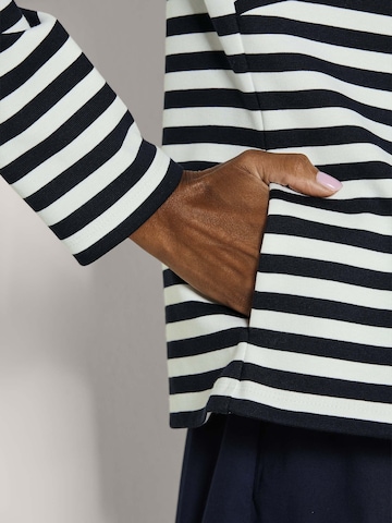 MADELEINE Shirt in Blue