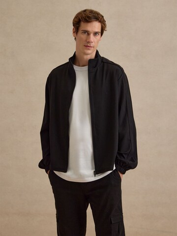 DAN FOX APPAREL Кофта на молнии 'Tino' в Черный: спереди
