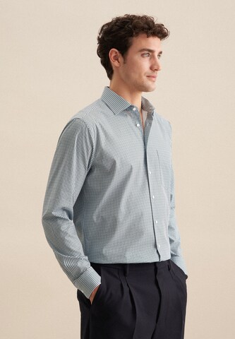Coupe regular Chemise business 'Smart Essentials' SEIDENSTICKER en vert