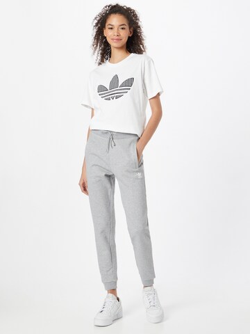 ADIDAS ORIGINALS Zúžený strih Nohavice - Sivá