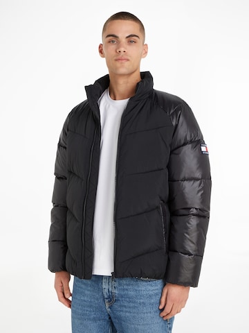 Tommy Jeans Winterjacke in Schwarz: predná strana