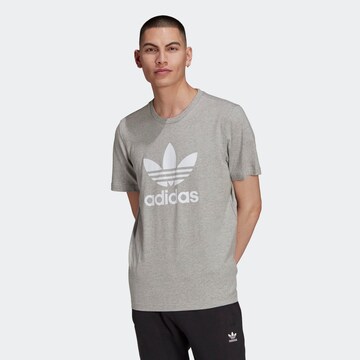 ADIDAS ORIGINALS T-shirt 'Adicolor Classics Trefoil' i grå: framsida