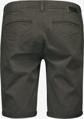 No Excess Regular Chino Pants in Green