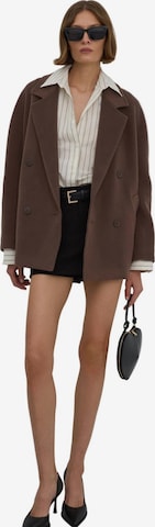 Estro Between-seasons coat '406' in Brown: front