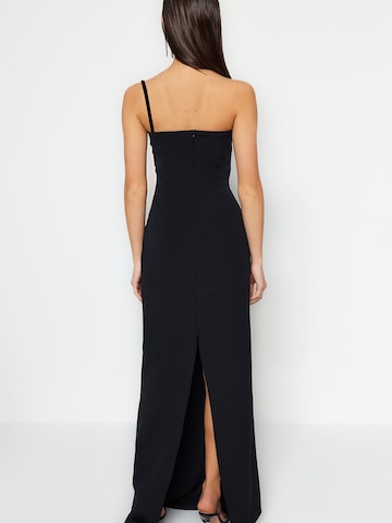 Trendyol Společenské šaty – černá