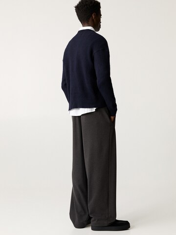 Pull&Bear Loose fit Pleat-front trousers in Grey