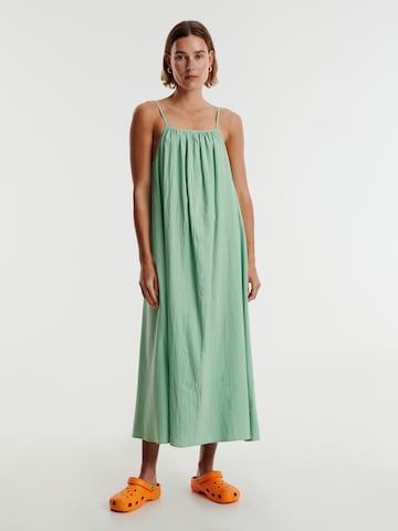 EDITED Letní šaty 'Fabrizia' – zelená: přední strana
