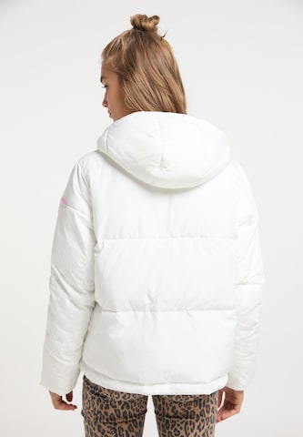 MYMO Between-Season Jacket in White