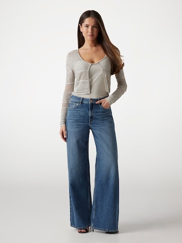 GUESS Strickjacke 'Nellie' in Weiß