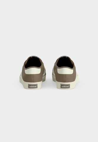 Baskets basses 'NISI' ADIDAS ORIGINALS en marron