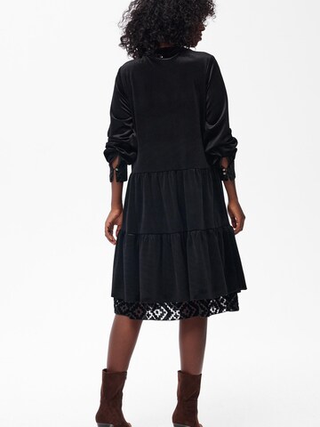 Blue Shadow Kleid‌‌‌‌‌‌‌‌ in Schwarz