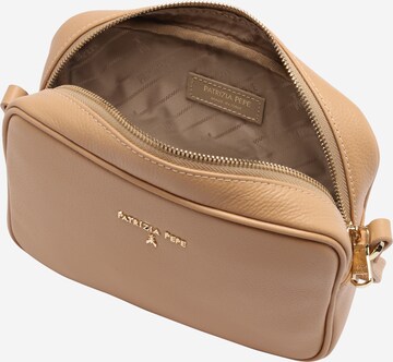 PATRIZIA PEPE Tasche 'Fly' in Beige