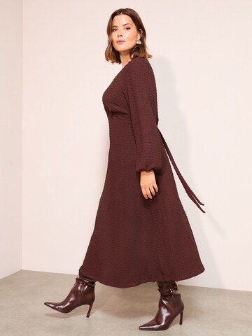 Friends Like These Платье в Коричневый