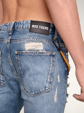 MAD TIGERS Slimfit Jeans 'CHE-CHAINS ARTPATCH' in Blau