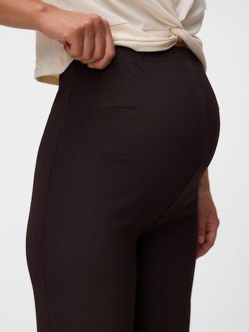 regular Pantaloni di MAMALICIOUS in marrone