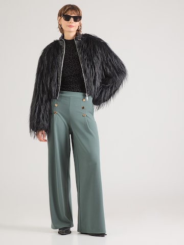 ABOUT YOU Zvonové kalhoty Kalhoty se sklady v pase 'Jessa' – zelená