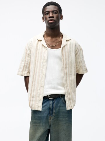 Pull&Bear Regular fit Button Up Shirt in White: front