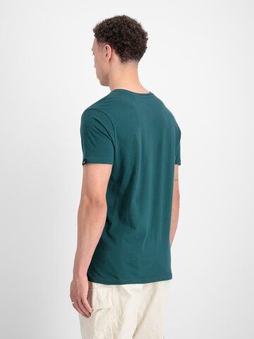 ALPHA INDUSTRIES Футболка в Зеленый