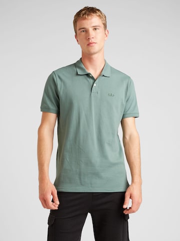 Tricou de la GAP pe verde: față